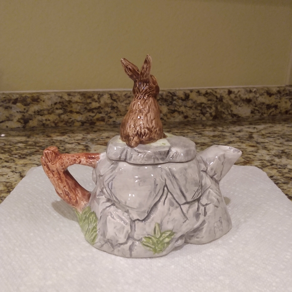 Brinn's Collectible Bunnies On A Rock Teapot - Picture 5 of 5
